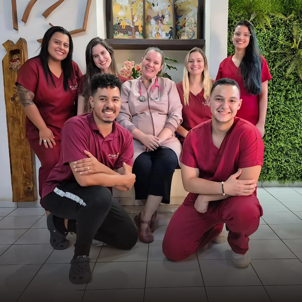 Equipe da PamVet reunida na clínica